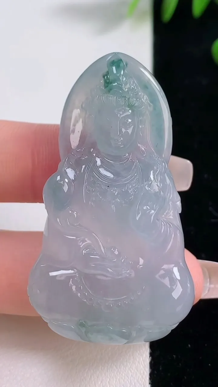 天然A货翡翠种飘花大势至菩萨吊坠，尺寸51.7-29.5-9，重量:25.08g
12月18日