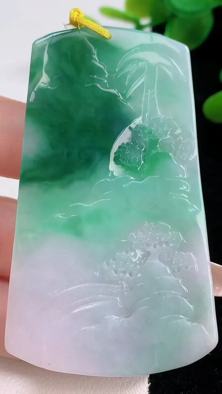 天然A货翡翠山水牌吊坠，尺寸67.6-40-3.8，重量:27.07g
12月18日