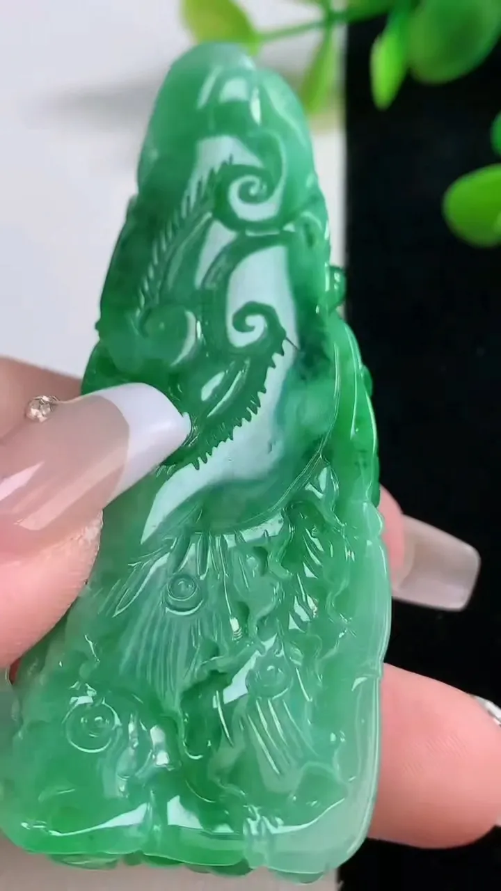 天然A货翡翠凤凰吊坠，尺寸72.7-30-12.3，重量:48.44g
12月18日