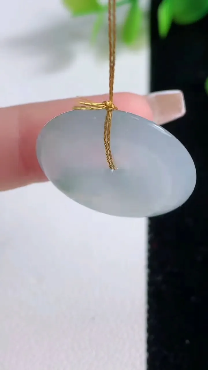 天然A货翡翠冰种飘花平安扣吊坠，尺寸24.2-4，重量:5.12g
12月18日