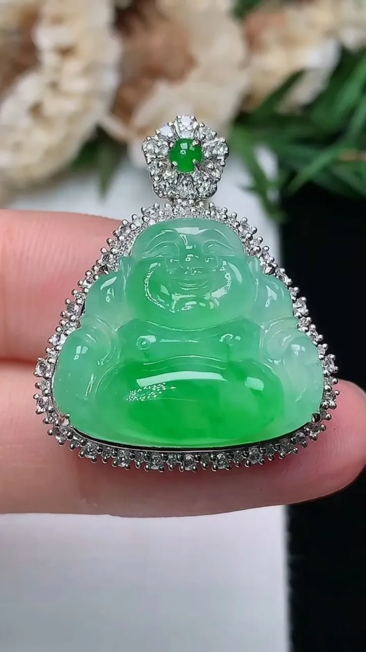 天然A货翡翠佛公吊坠，尺寸29-24.4-12，裸石17.4-20.8，重量:7.70g
12月18