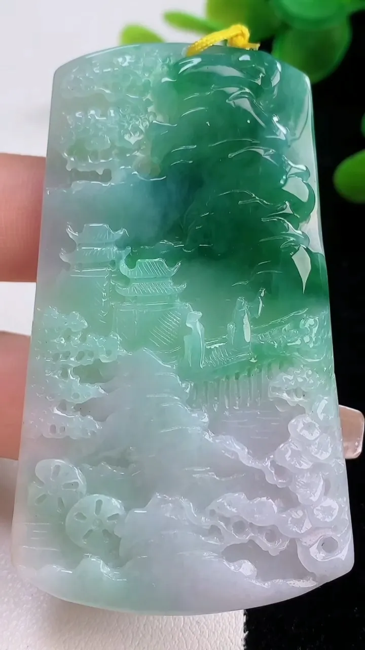 天然A货翡翠山水牌吊坠，尺寸67.6-40-3.8，重量:27.07g
12月18日