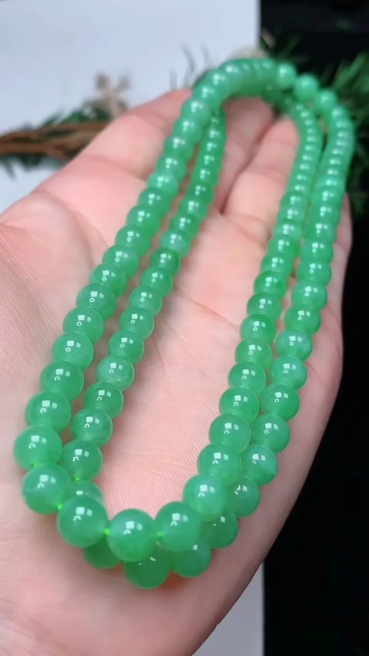 天然A货翡翠圆珠项链，尺寸7.7-103颗，重量:48.58g
12月18日