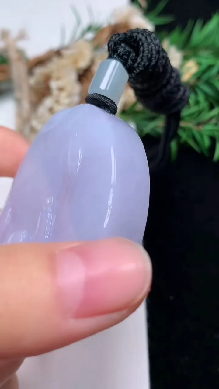 天然A货翡翠紫罗兰无相观音吊坠，尺寸50.5-44-11.5，重量:67.81g
12月18日