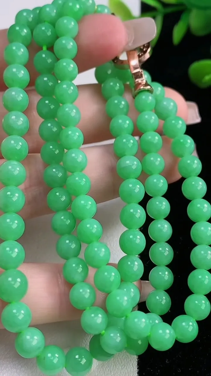 天然A货翡翠圆珠项链，尺寸6-97颗，重量:38.36g12月18日
工厂直销收藏佳品,种好水足，色
