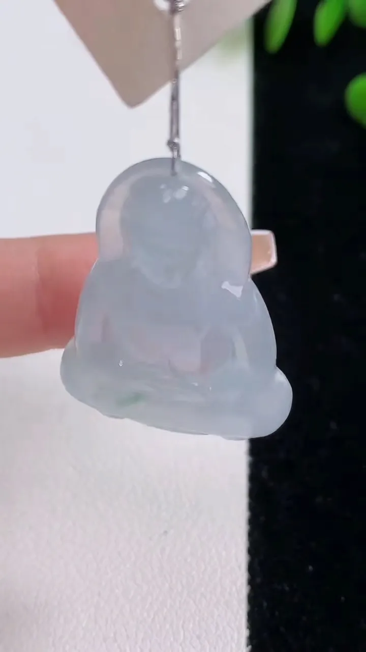 天然A货翡翠种飘花观音菩萨吊坠，尺寸39-25.7-5.4，重量:9.46g
12月18日