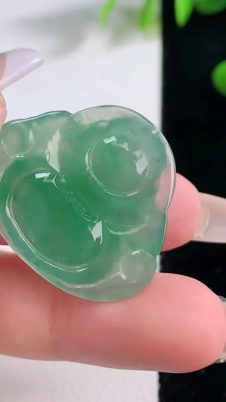 天然A货翡翠佛公吊坠，尺寸25-30-5，重量:6.54g
12月18日