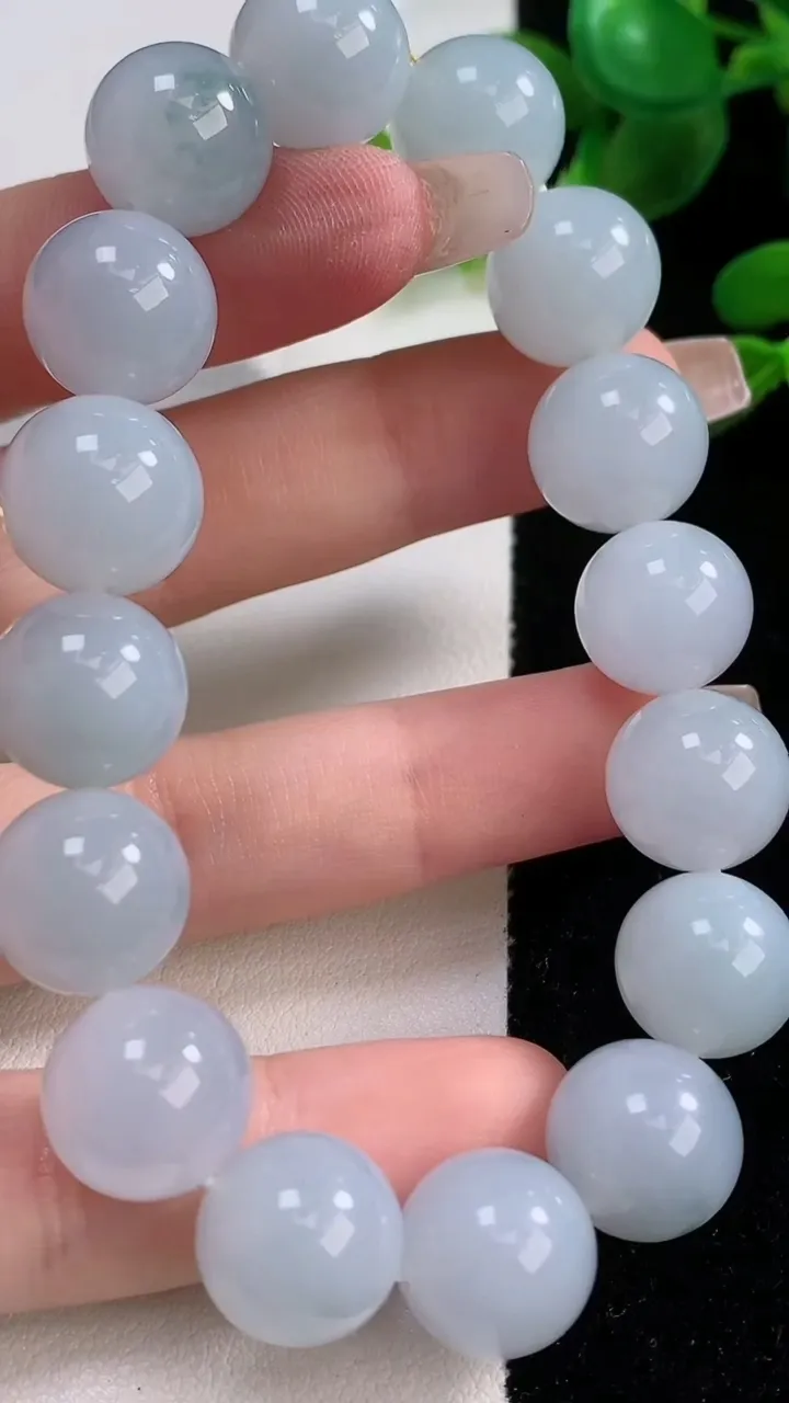 天然A货翡翠紫罗兰圆珠手串，尺寸12.7-16颗，重量:55.95g12月18日
工厂直销收藏佳品,