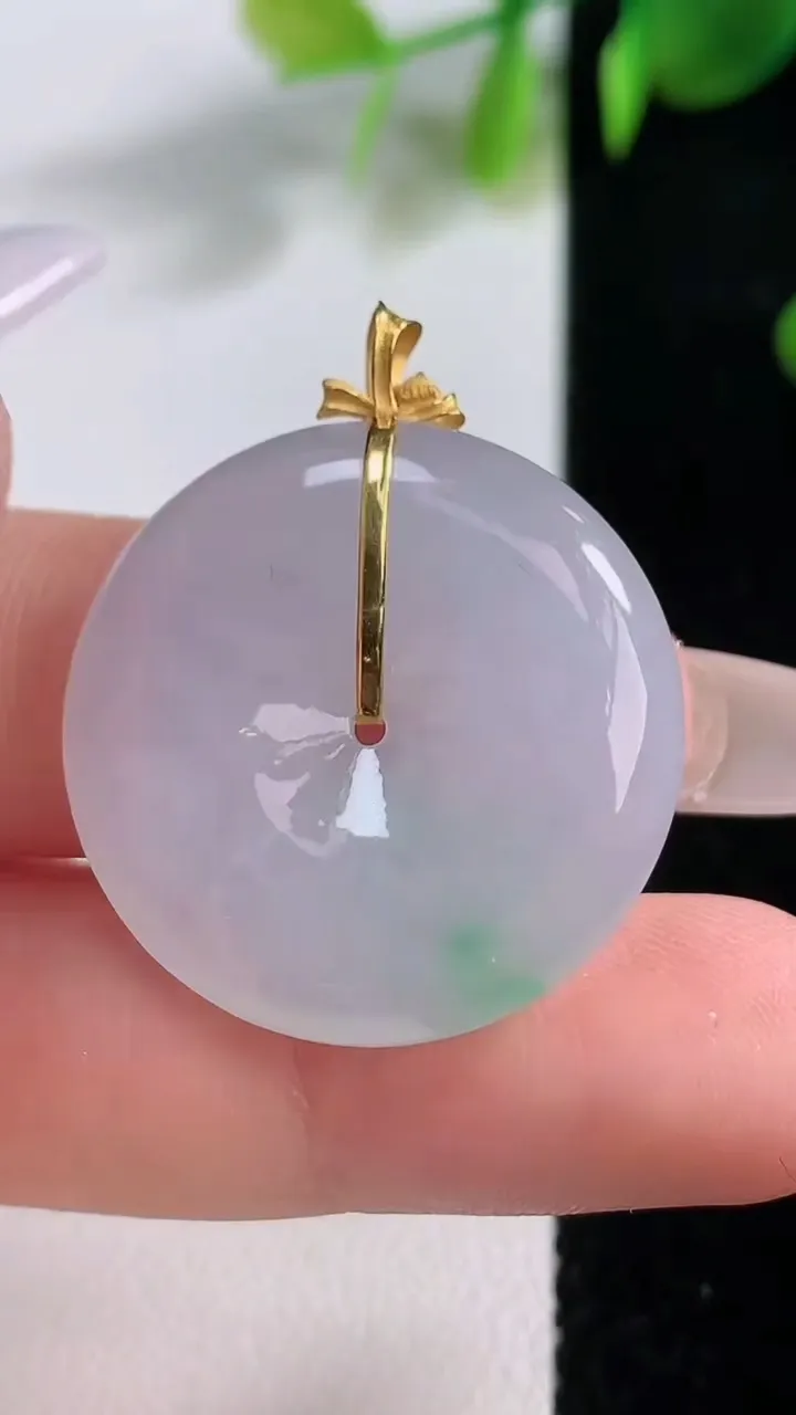 天然A货翡翠18K金春带彩紫罗兰平安扣吊坠，尺寸26.6-5.6，重量:8.47g
12月18日