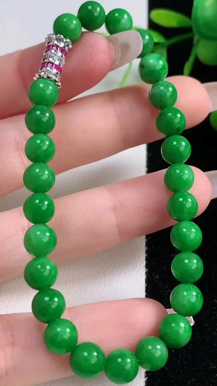 天然A货翡翠圆珠手串，尺寸6.4-26颗，重量:14.16g12月18日
工厂直销收藏佳品,种好水足