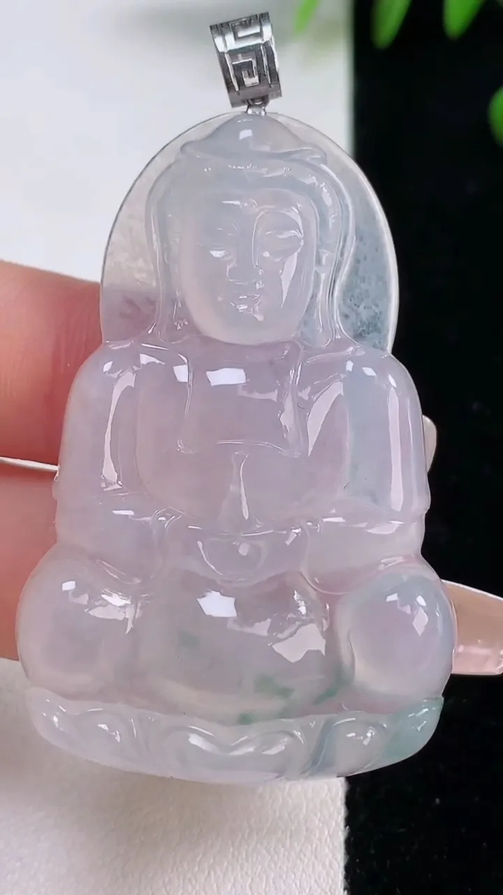 天然A货翡翠种飘花观音菩萨吊坠，尺寸51-33.4-6，重量:18.10g
12月18日