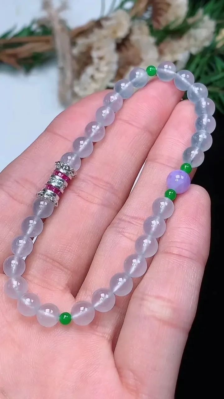 天然A货翡翠白冰圆珠手串，尺寸5.3-33颗，重量:9.16g12月18日
工厂直销收藏佳品,种好水足，色泽均匀，有种有色，上手高大气！