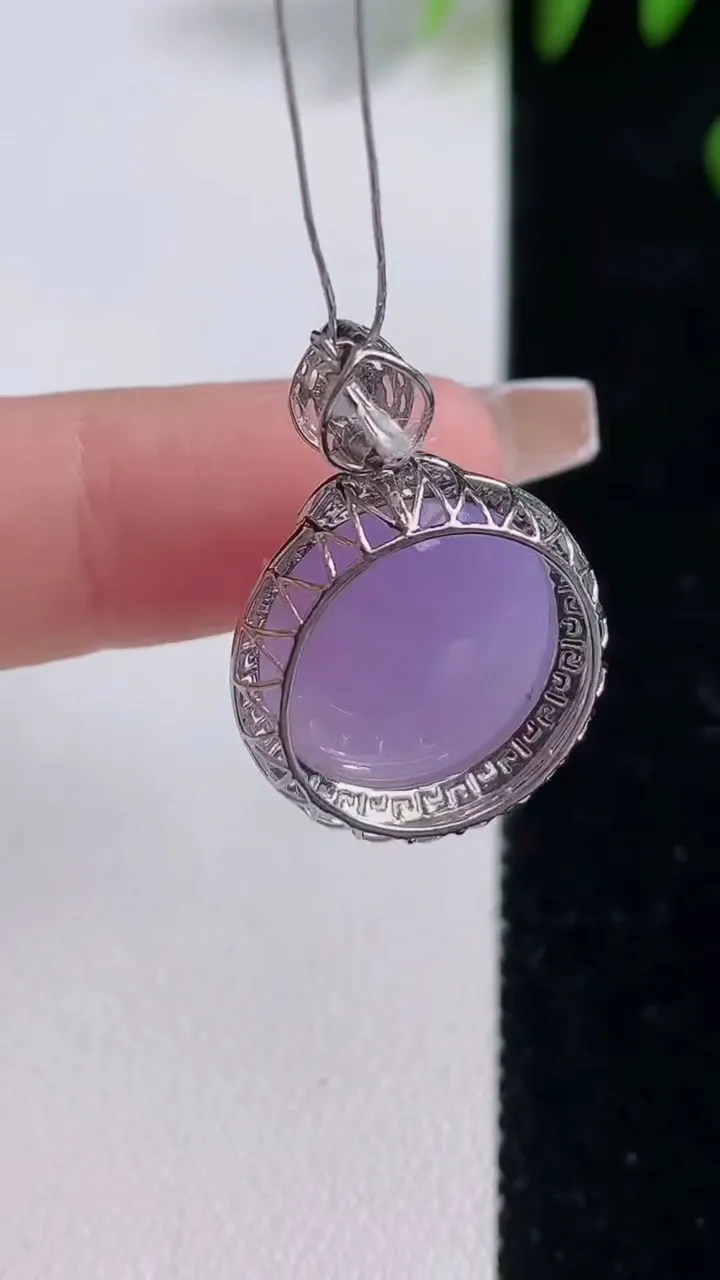 天然A货翡翠18K金紫罗兰蛋面吊坠，尺寸25.6-17.8-10.4，裸石15重量:4.36g
12月18日