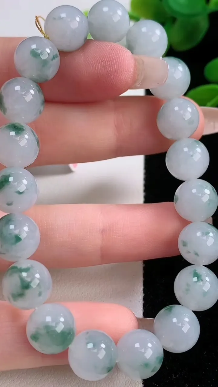 天然A货翡翠种飘花圆珠手串，尺寸9.8-19颗，重量:32.74g12月18日
工厂直销收藏佳品,种