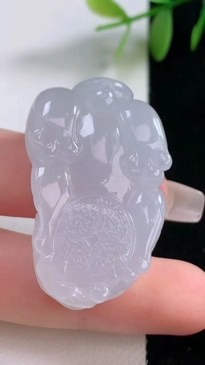 天然A货翡翠貔貅吊坠，尺寸38-23.6-11.4，重量:24.68g
12月18日