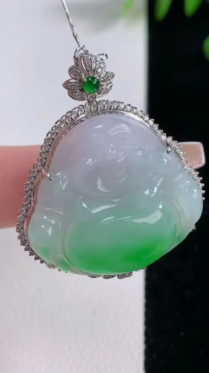 天然A货翡翠佛公吊坠，尺寸38.3-32-11.4，裸石26.6-21.9重量:9.85g
12月1