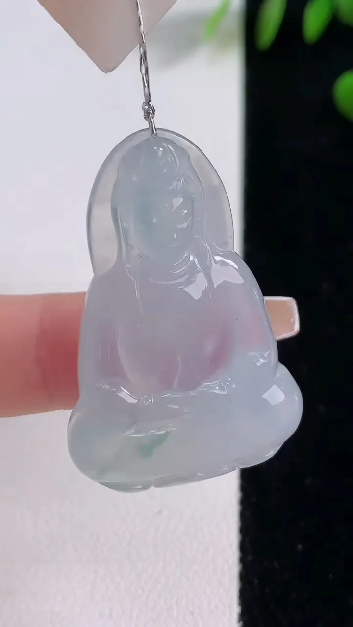 天然A货翡翠种飘花观音菩萨吊坠，尺寸39-25.7-5.4，重量:9.46g
12月18日