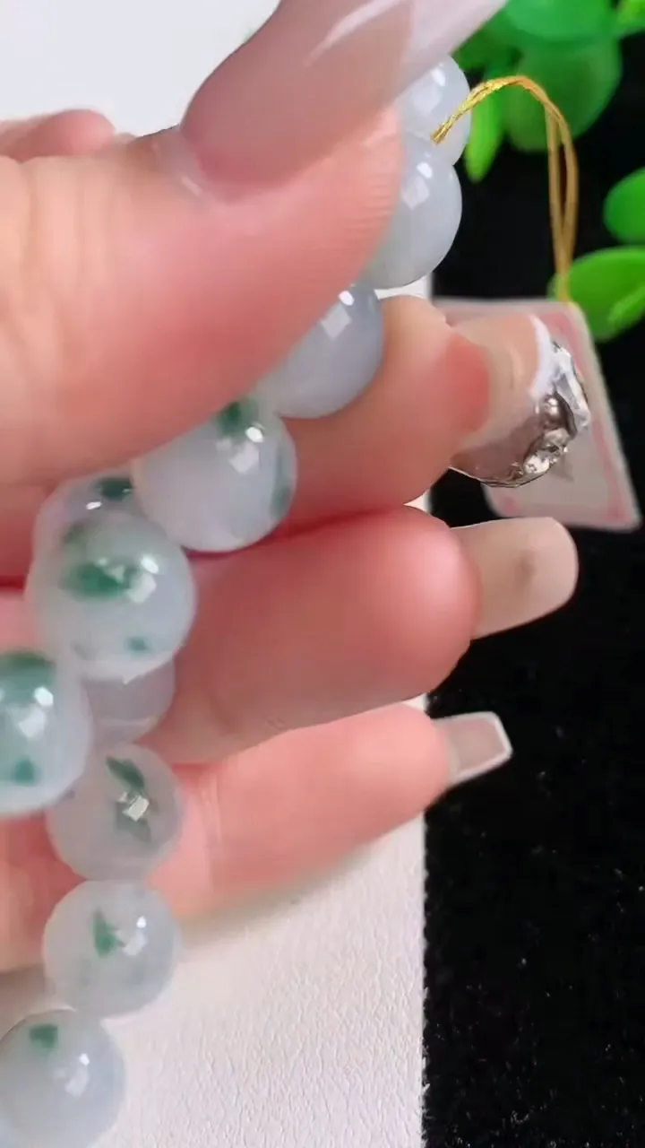 天然A货翡翠种飘花圆珠手串，尺寸9.8-19颗，重量:32.74g12月18日
工厂直销收藏佳品,种好水足，色泽均匀，有种有色，上手高大气！