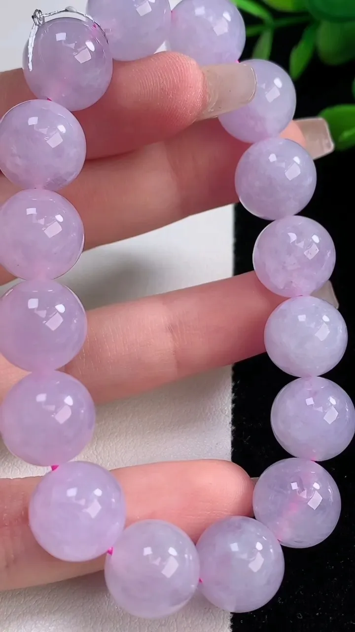 天然A货翡翠紫罗兰圆珠手串，尺寸12.3-16颗，重量:53.80g12月18日
工厂直销收藏佳品,