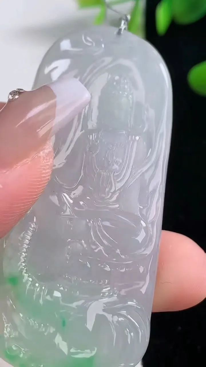 天然A货翡翠普贤菩萨吊坠，尺寸60-26.6-5.9，重量:22.90g
12月18日