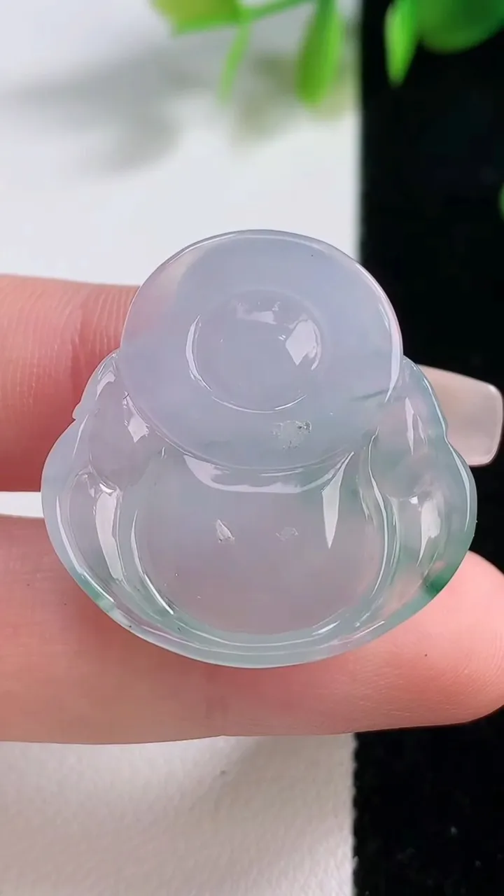 天然A货翡翠冰种飘花佛公吊坠，尺寸28.8-29-6，重量:8.00g
12月18日