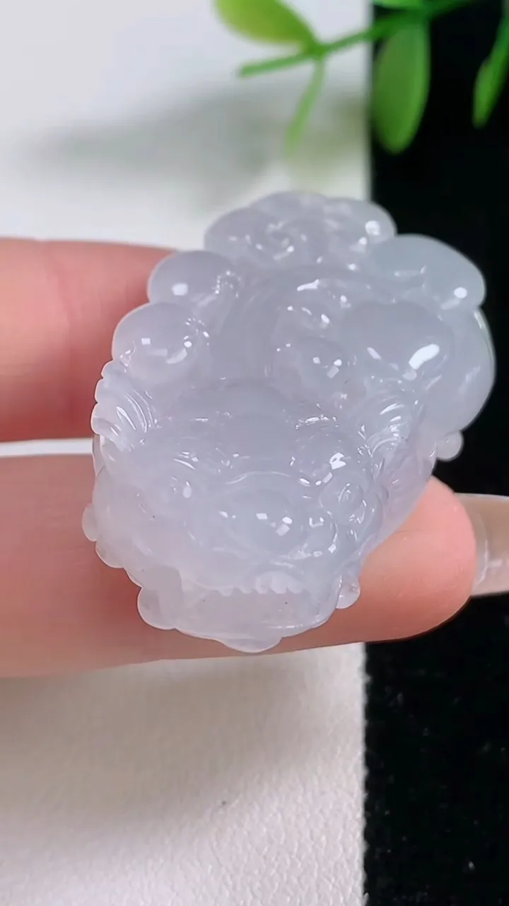 天然A货翡翠貔貅吊坠，尺寸38-23.6-11.4，重量:24.68g
12月18日