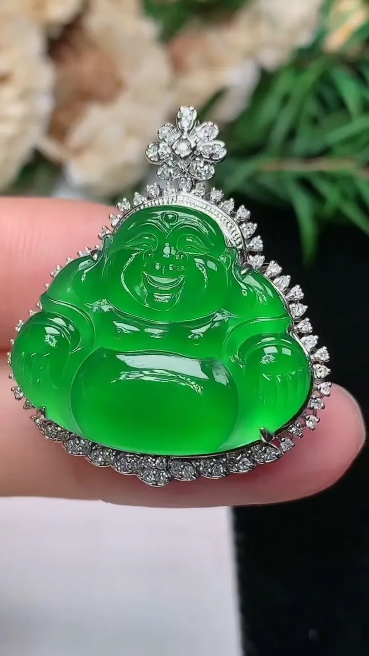 天然A货翡翠佛公吊坠，尺寸31.4-26.5-10.3，裸石19.7-23.8，重量:6.84g
12月18日