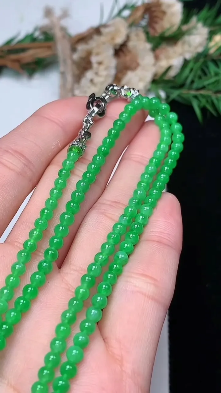 天然A货翡翠小米珠项链，尺寸3.7-170颗，重量:13.98g
12月18日
