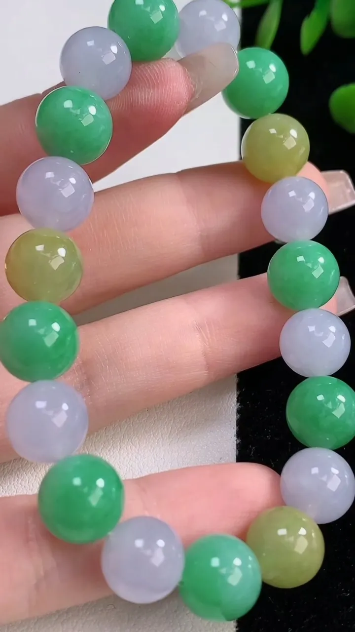 天然A货翡翠三彩圆珠手串，尺寸10-19颗，重量:34.02g12月18日
工厂直销收藏佳品,种好水足，色泽均匀，有种有色，上手高大气！