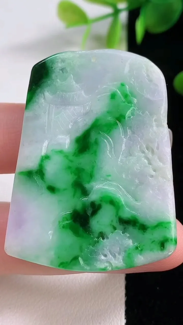 天然A货翡翠山水牌吊坠，尺寸46-36-5.4，重量:19.78g
12月18日