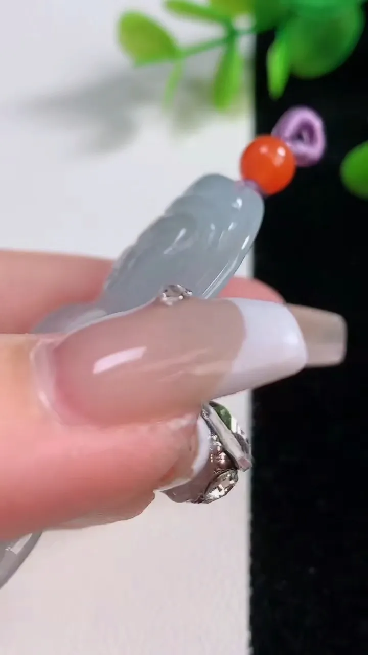 天然A货翡翠观音菩萨吊坠，尺寸56.6-38.7-5.3，重量:20.82g
12月18日