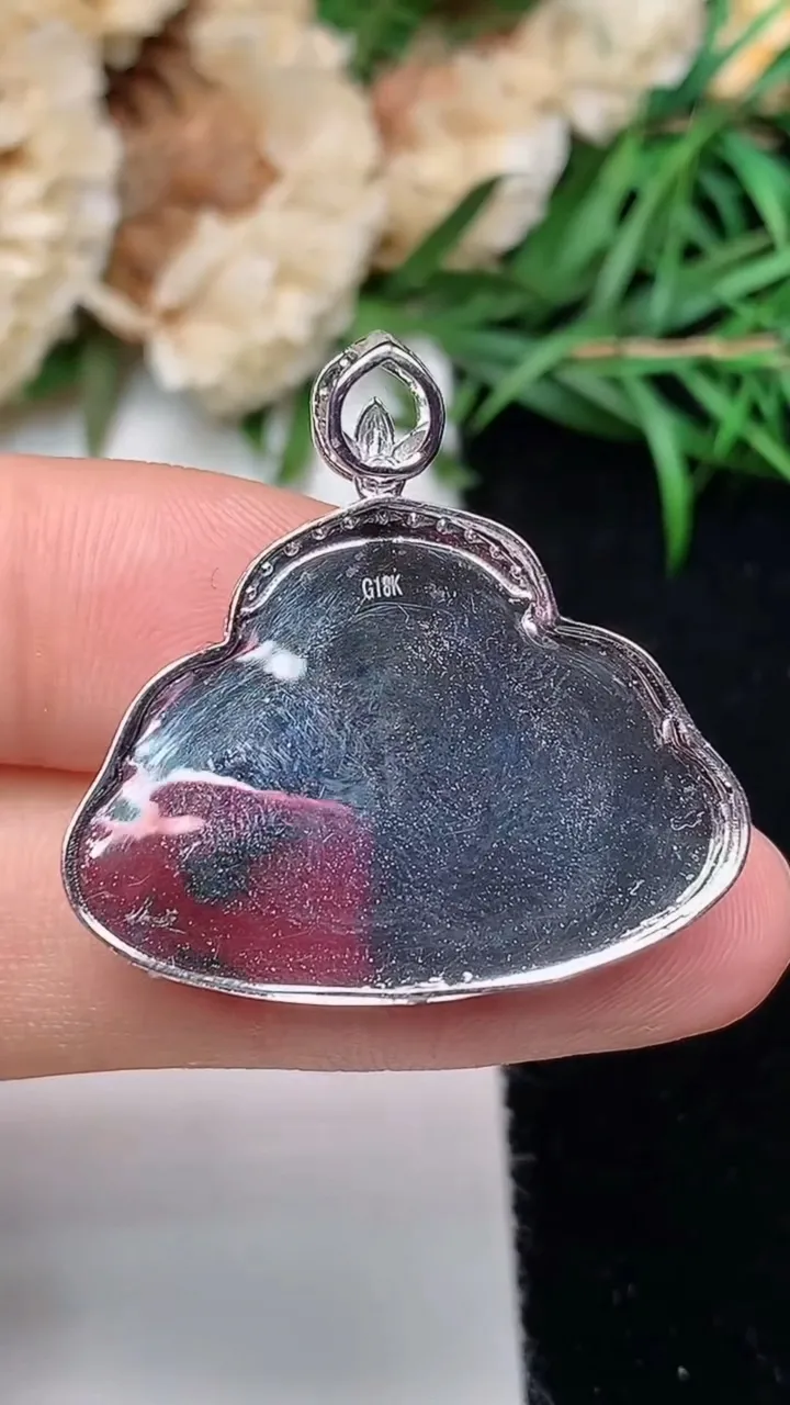 天然A货翡翠佛公吊坠，尺寸19.2-28-6，重量:3.68g
12月18日