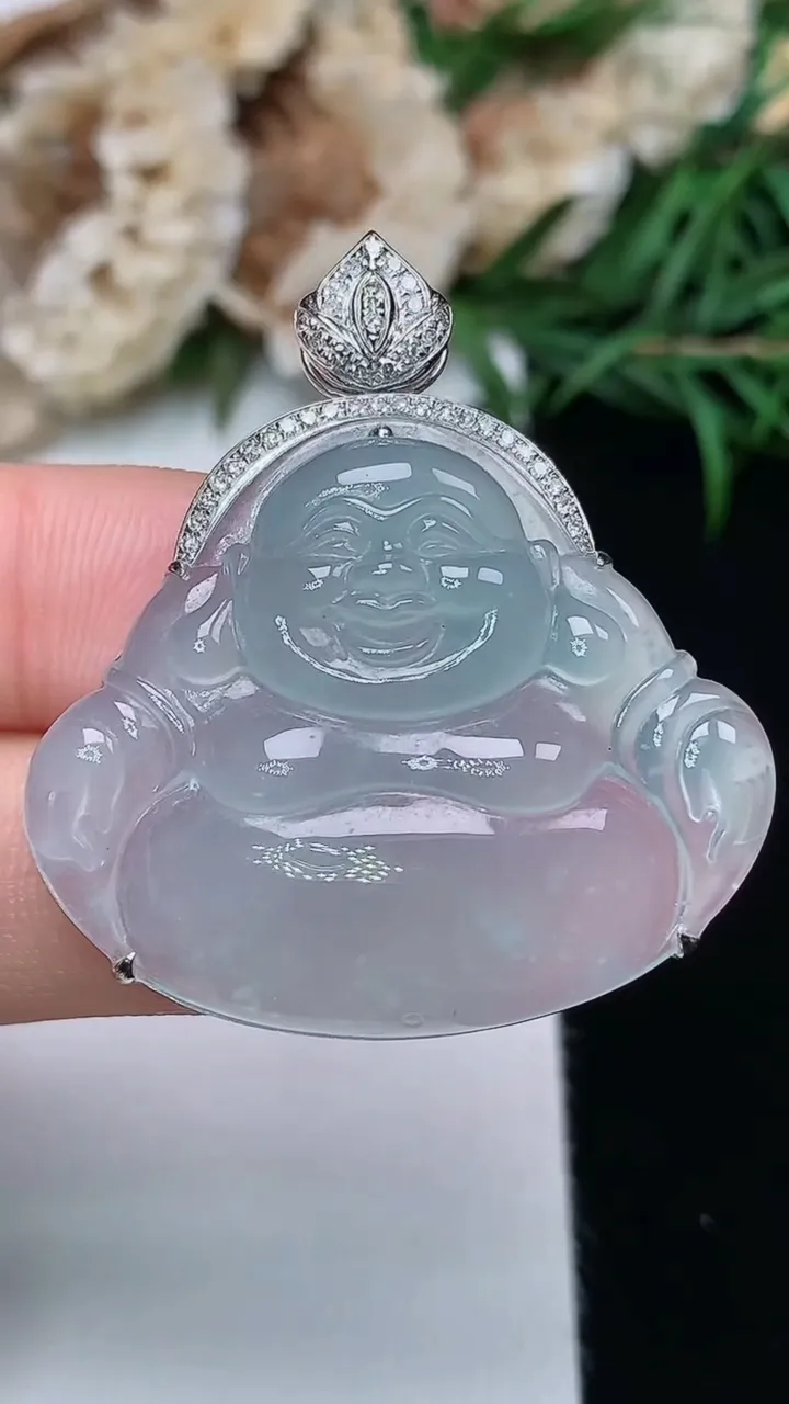 天然A货翡翠白冰佛公吊坠，尺寸27.5-33.4-7.3，重量:8.68g
12月18日