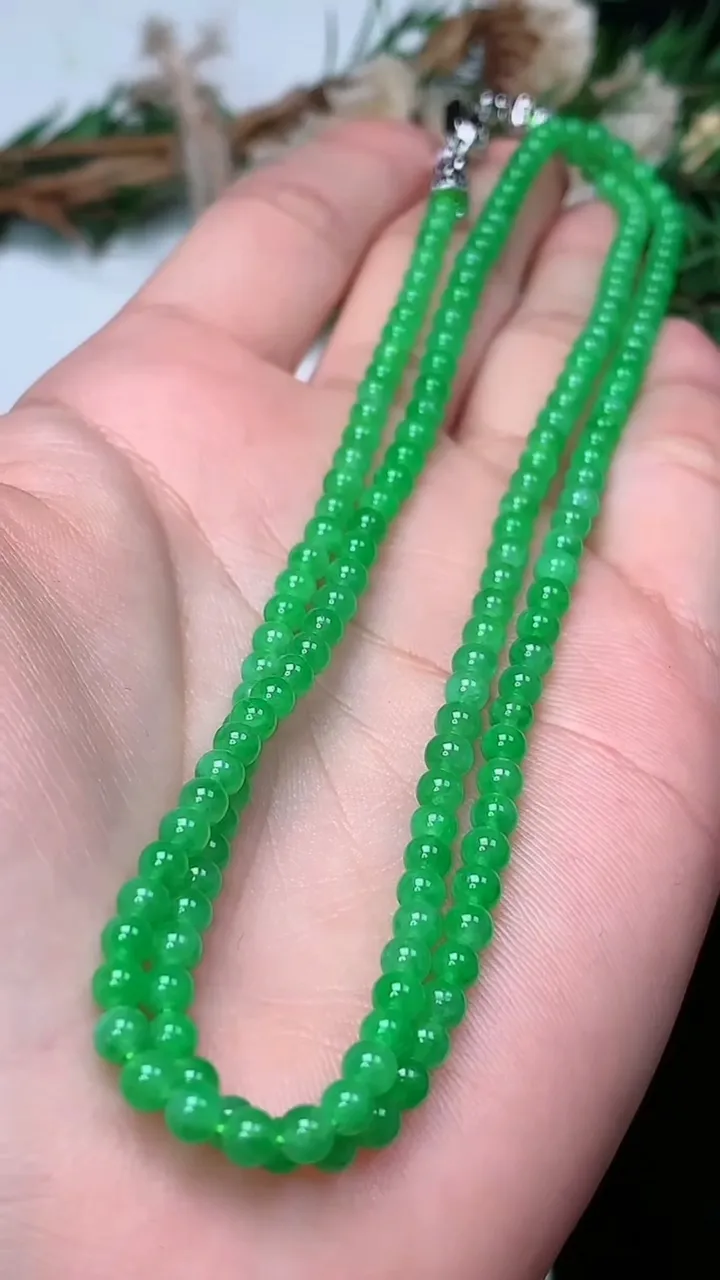 天然A货翡翠小米珠项链，尺寸3.7-170颗，重量:13.98g
12月18日