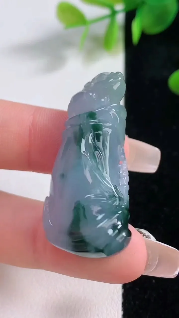 天然A货翡翠紫罗兰飘花节节高升 竹节吊坠，尺寸39.8-19-10，重量:13.73g
12月18日