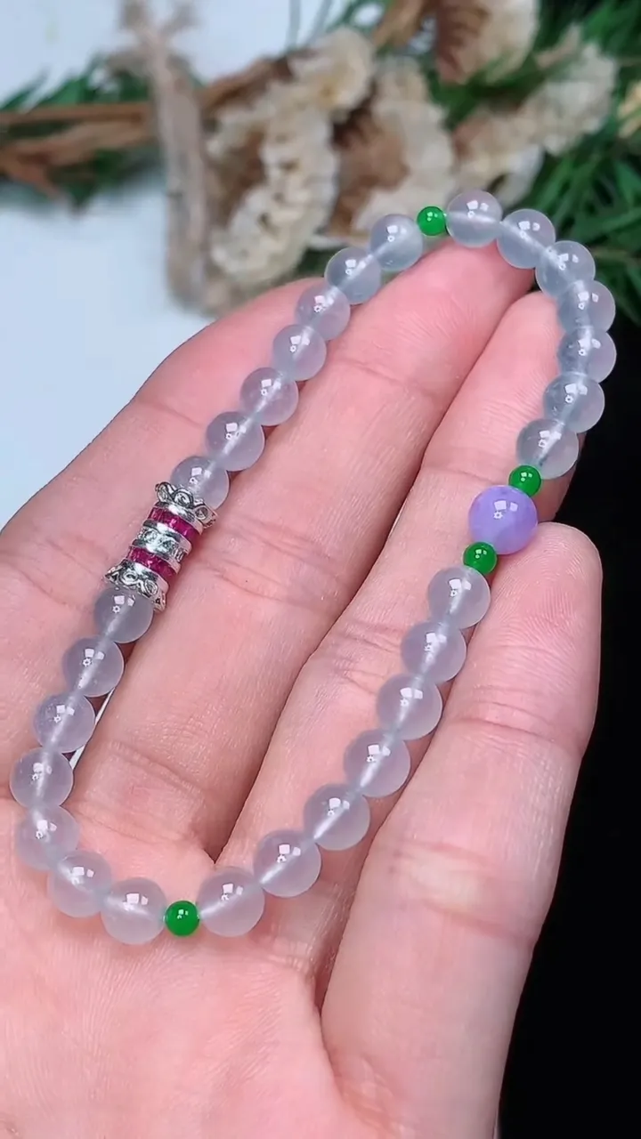 天然A货翡翠白冰圆珠手串，尺寸5.3-33颗，重量:9.16g12月18日
工厂直销收藏佳品,种好水足，色泽均匀，有种有色，上手高大气！