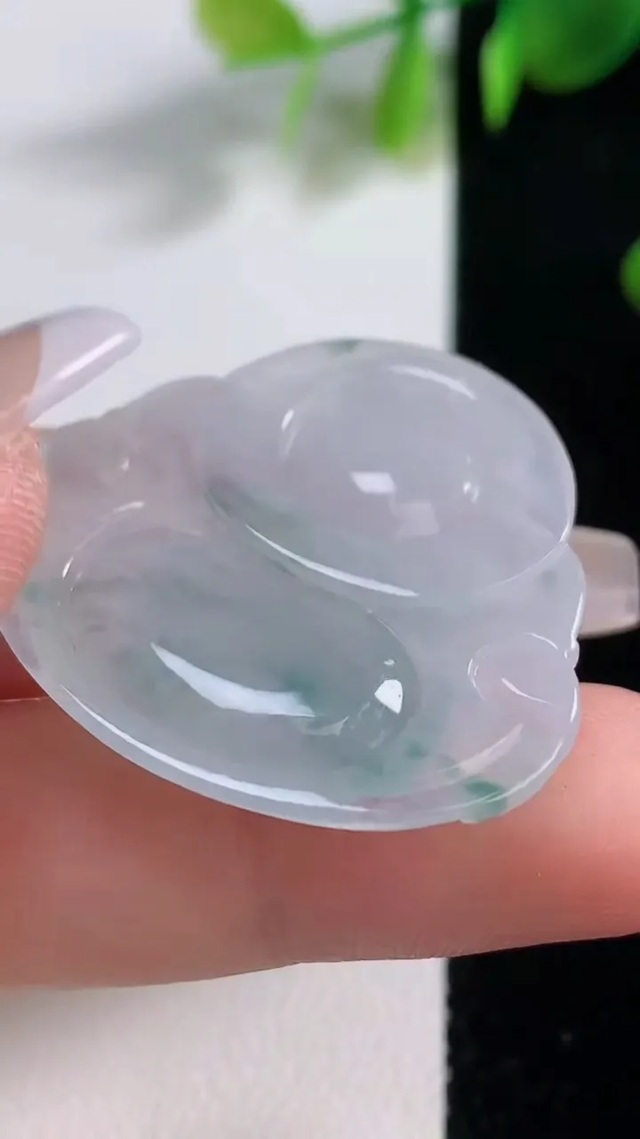 天然A货翡翠冰种飘花佛公吊坠，尺寸31.7-34.8-6，重量:10.42g
12月18日