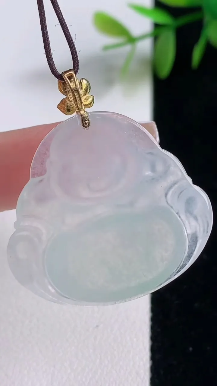 天然A货翡翠佛公吊坠，尺寸29.8-32.4-5.5，重量:8.92g
12月18日