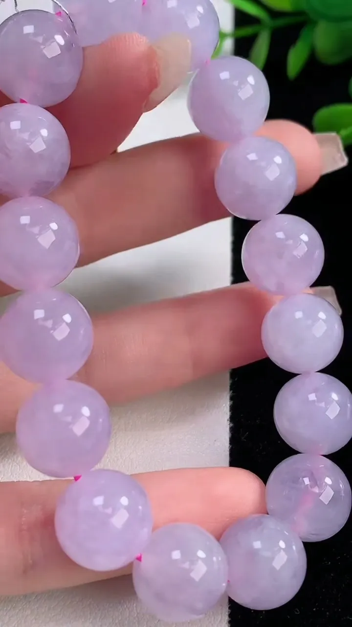 天然A货翡翠紫罗兰圆珠手串，尺寸12.3-16颗，重量:53.80g12月18日
工厂直销收藏佳品,