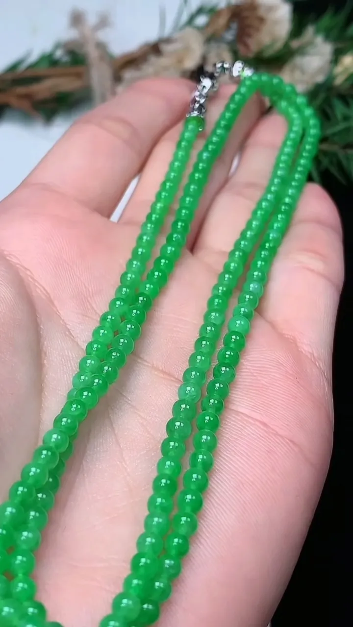 天然A货翡翠小米珠项链，尺寸3.7-170颗，重量:13.98g
12月18日
