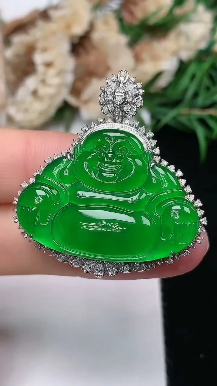 天然A货翡翠佛公吊坠，尺寸35-32.4-10.9
12月18日