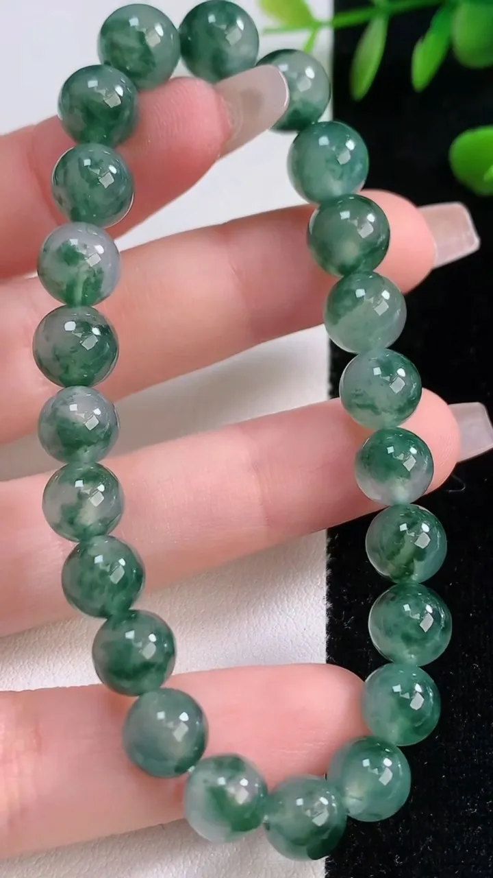 天然A货翡翠种飘花圆珠手串，尺寸9.3-23颗，重量:23.54g12月18日
工厂直销收藏佳品,种好水足，色泽均匀，有种有色，上手高大气！