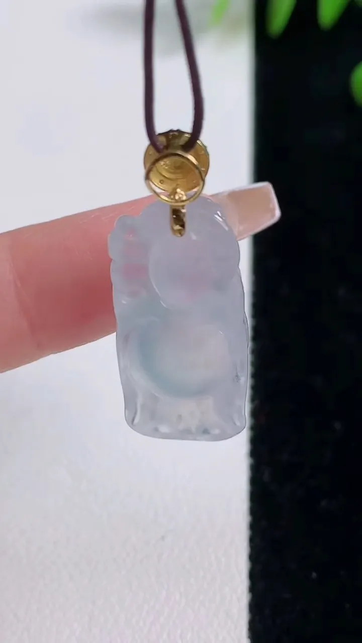 天然A货翡翠种白冰财神爷吊坠，尺寸26.5-12.4-8.5，重量:5.19g
12月18日