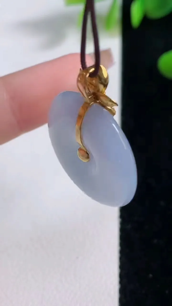 天然A货翡翠18K金紫罗兰平安扣吊坠，尺寸24.3-5.5，重量:7.61g
12月18日