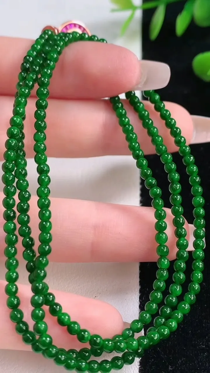 天然A货翡翠小米珠项链，尺寸2.6-218颗，重量:10.28g
12月18日