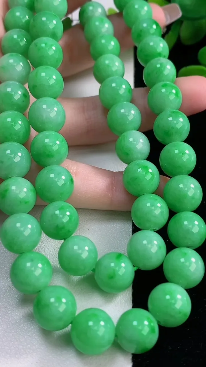天然A货翡翠圆珠项链，尺寸11-52颗，重量:122.83g12月18日
工厂直销收藏佳品,种好水足