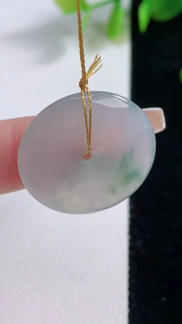 天然A货翡翠冰种飘花平安扣吊坠，尺寸24.2-4，重量:5.12g
12月18日