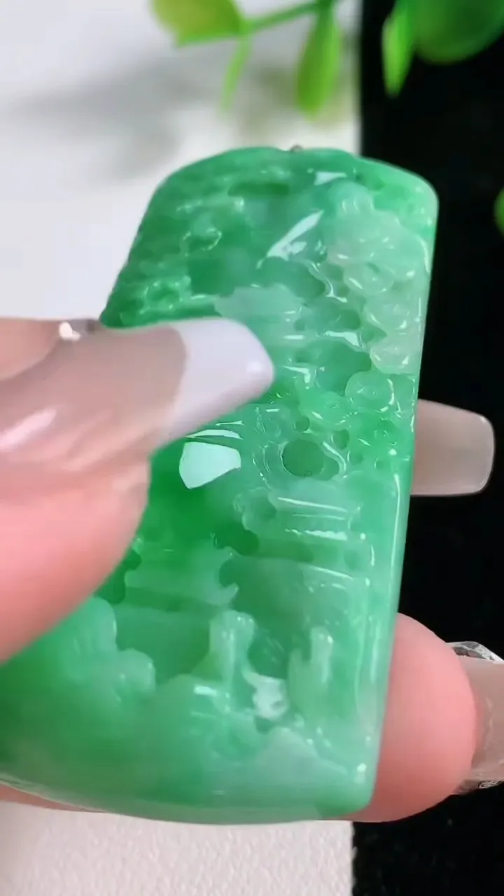 天然A货翡翠山水牌吊坠，尺寸53-28.8-6.5，重量:21.73g
12月18日