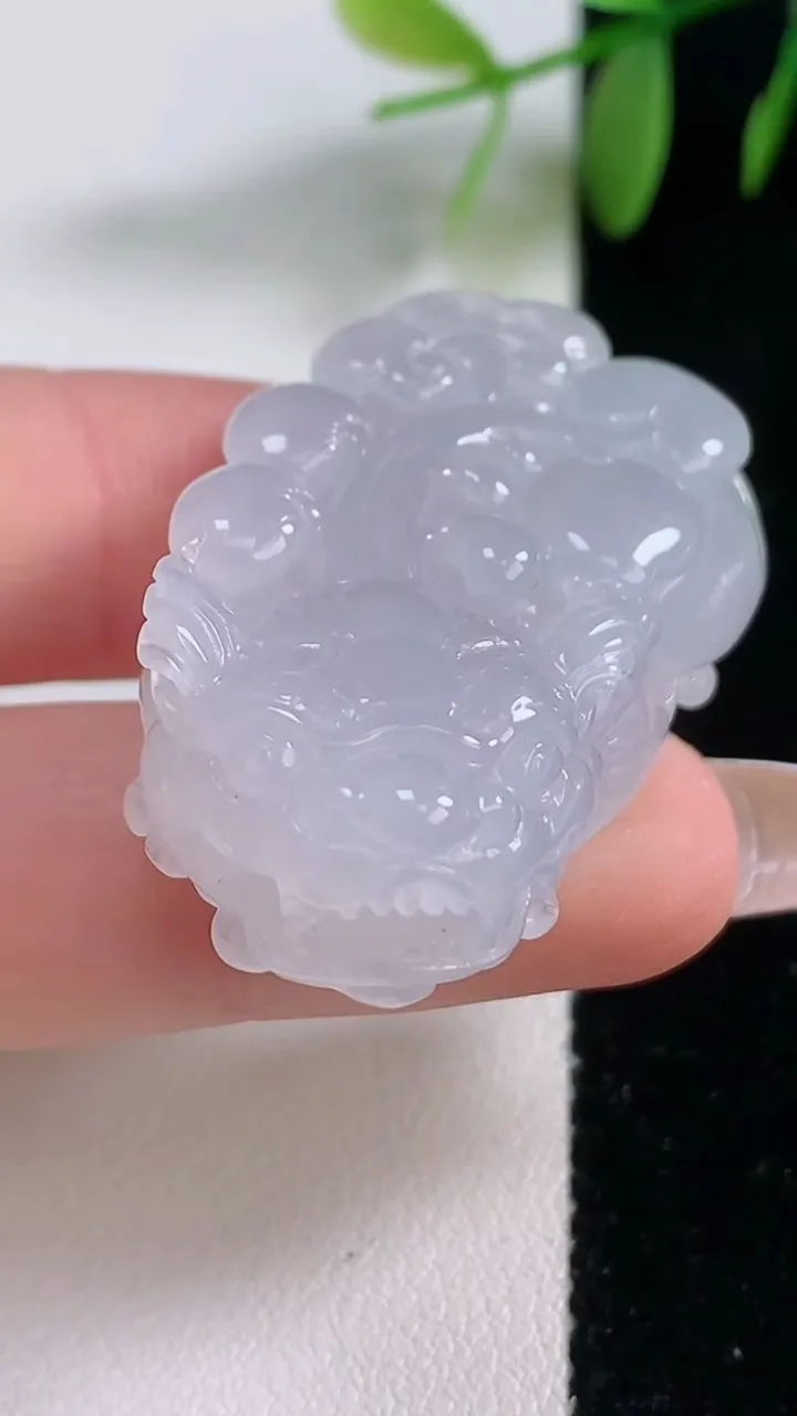 天然A货翡翠貔貅吊坠，尺寸38-23.6-11.4，重量:24.68g
12月18日