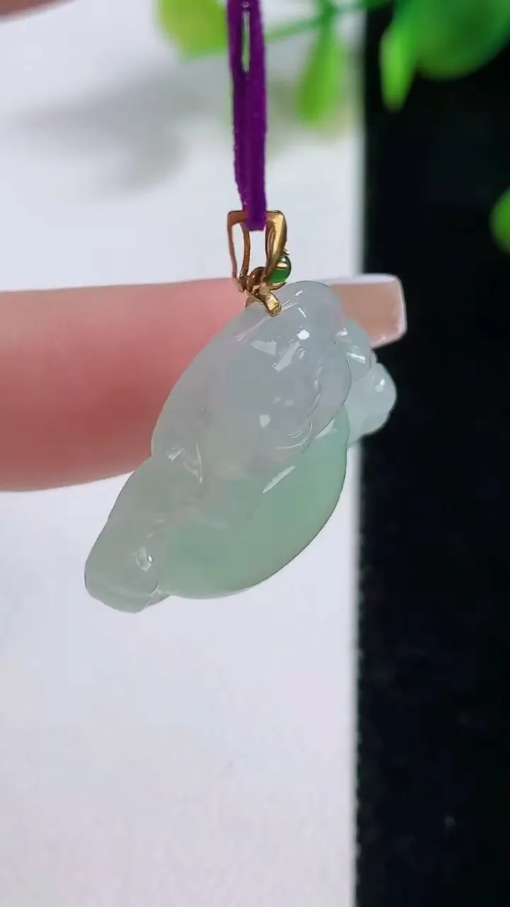 天然A货翡翠佛公吊坠，尺寸23.2-25.3-5.5，重量:4.69g
12月18日